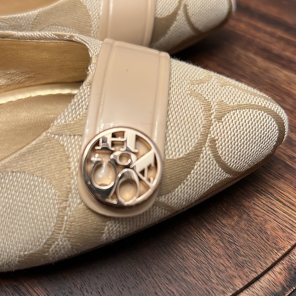 EUC - Preloved Coach Onida Flats, Size 7M US. - Picture 4 of 16